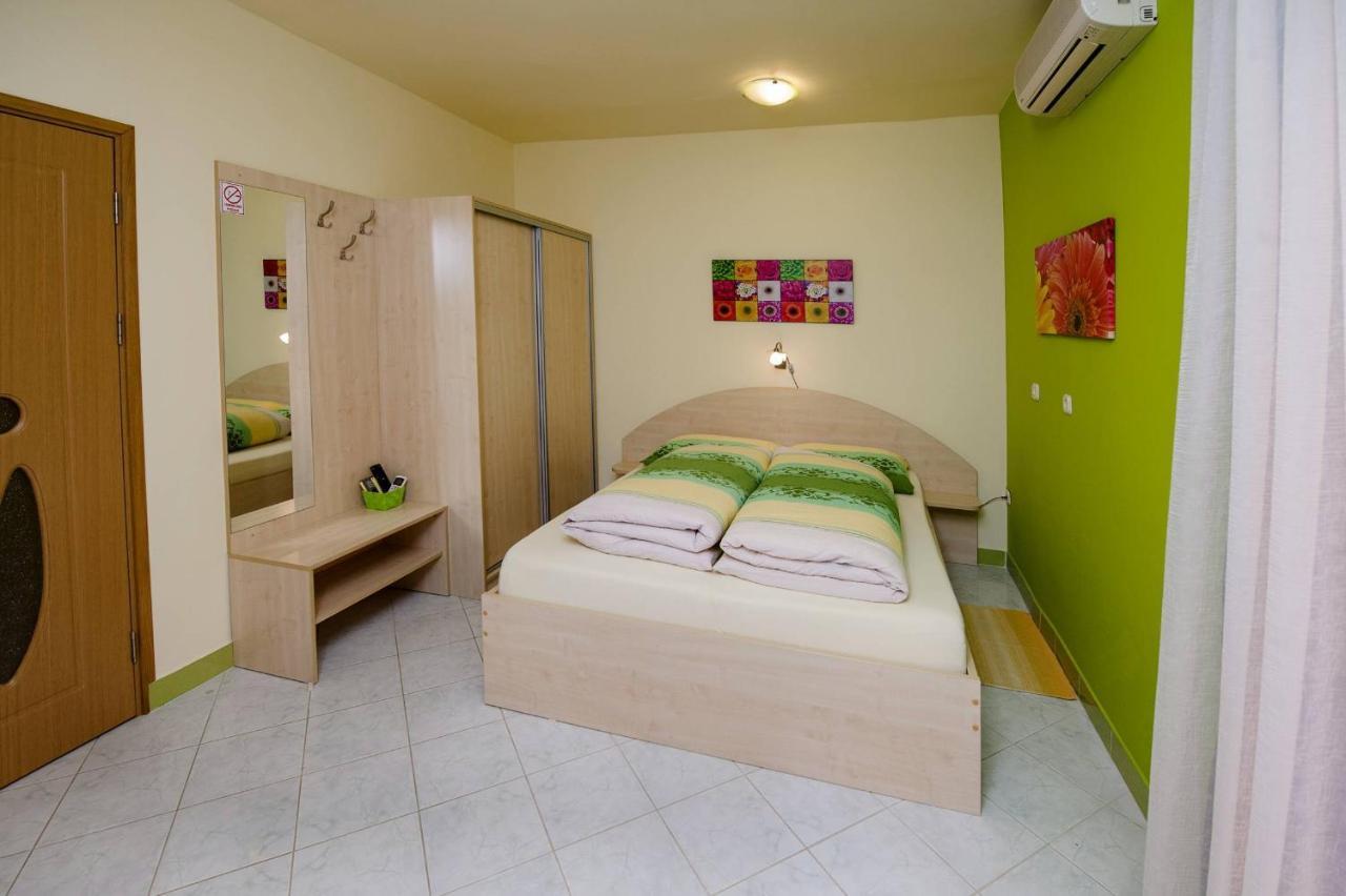 Apartments Erik B&B Adults Only Ровінь Номер фото