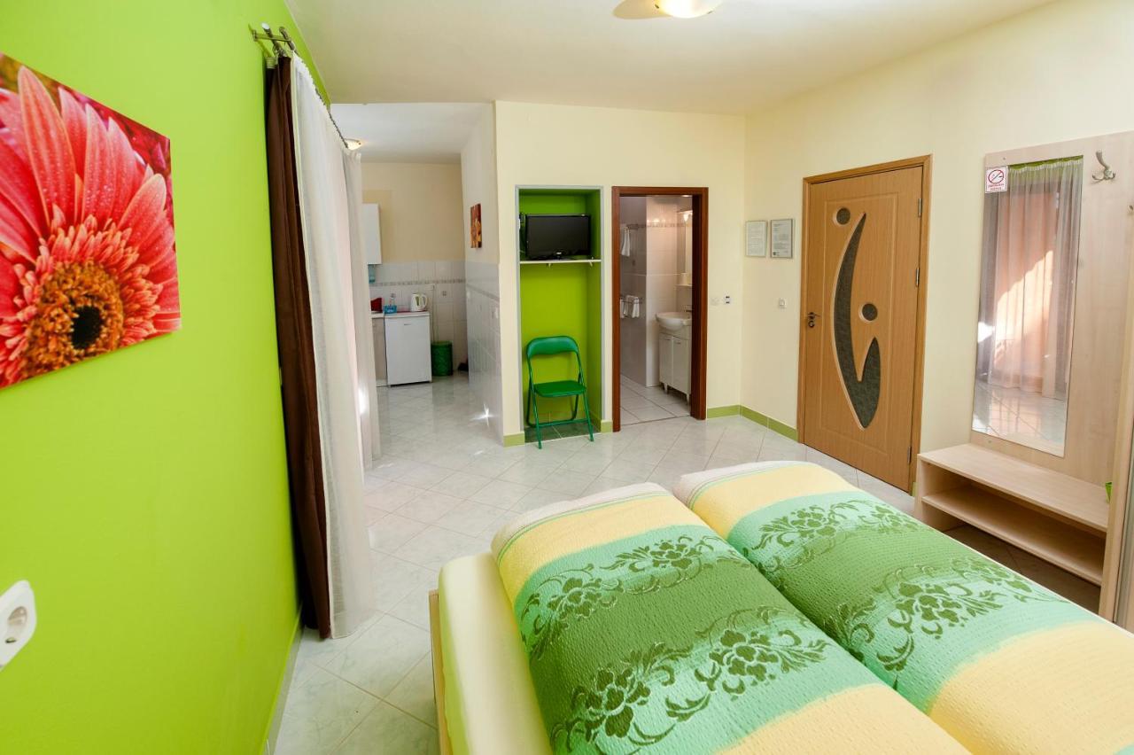 Apartments Erik B&B Adults Only Ровінь Екстер'єр фото