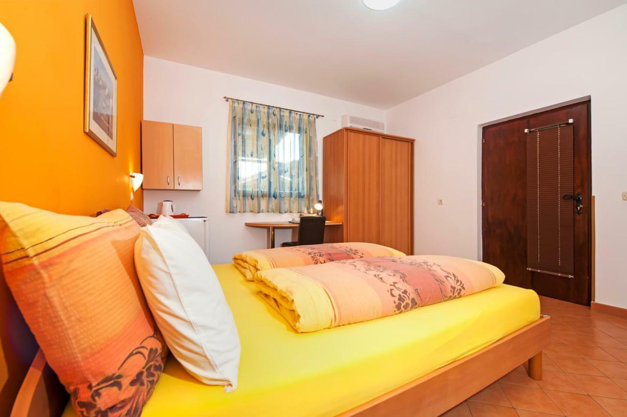 Apartments Erik B&B Adults Only Ровінь Екстер'єр фото